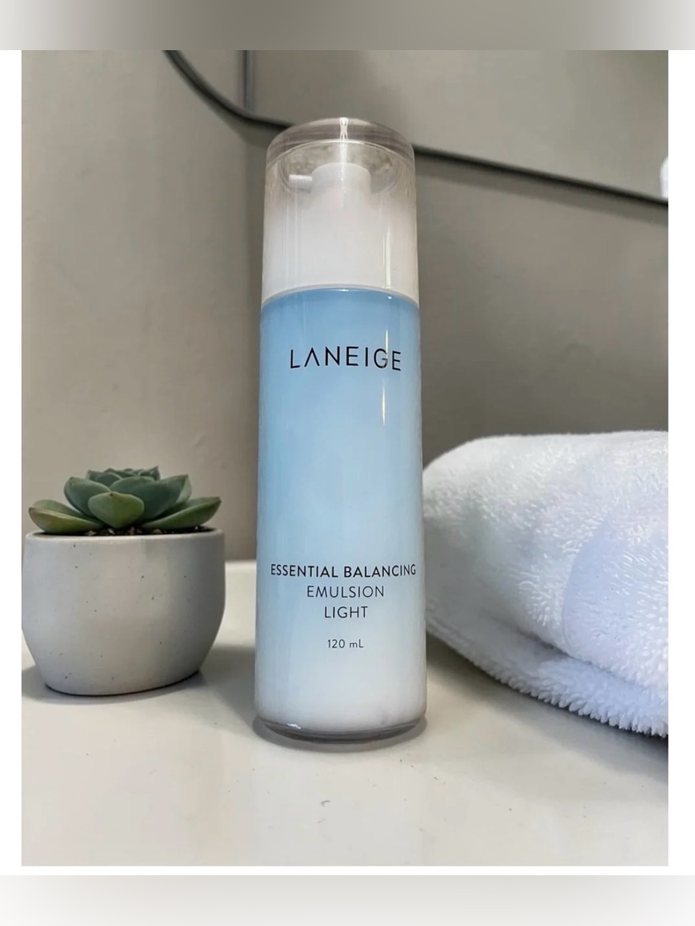 LANEIGE Essential Balancing Emulsion Light moisturizer

Full Size:  120 ml